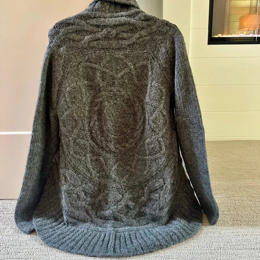 THEORY Insanely Beautiful Gray Abstract Cardigan Sz M (not brand tags) - Picture 2 of 4